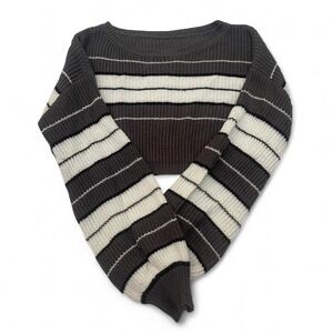 White and‎ grey striped cropped sweater
